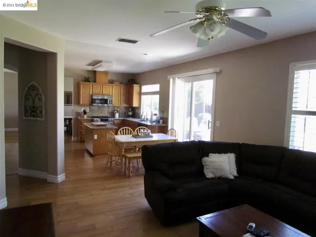 1554 Autumn Valley Way, Brentwood, California 94513