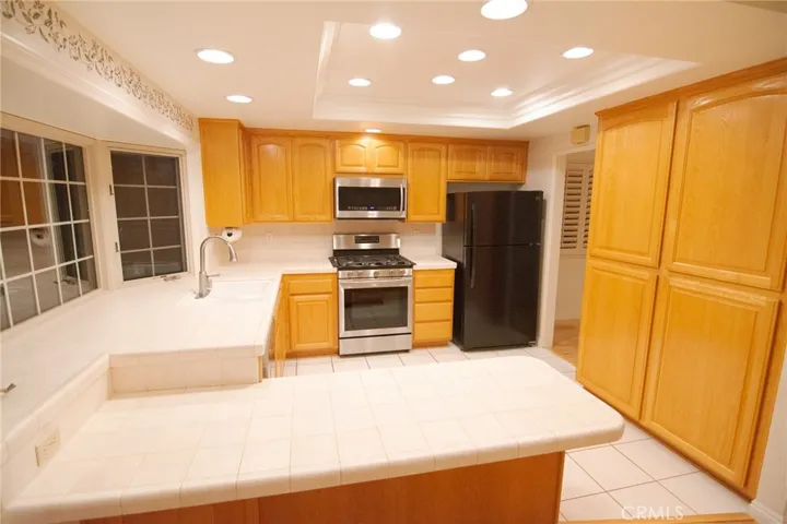 6 Saratoga, Irvine, California 92620