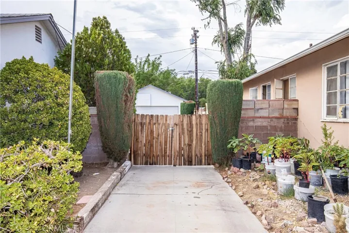 1415 W Ivyton Street, Lancaster, California 93534