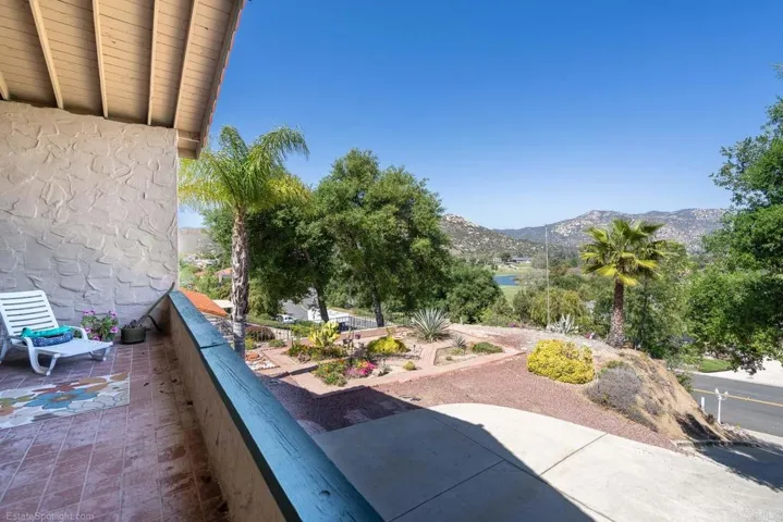 15426 Vista Vicente Drive, Ramona, California 92065