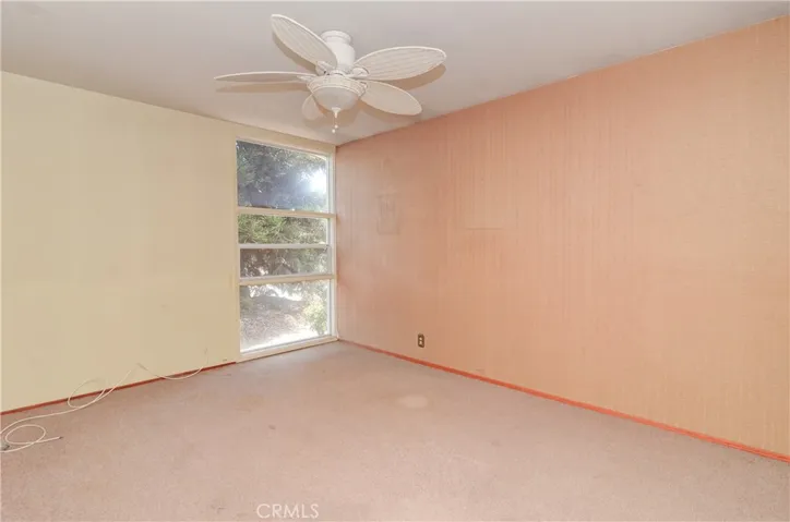 Another large bedroom with ceiling fan....just add your own style...