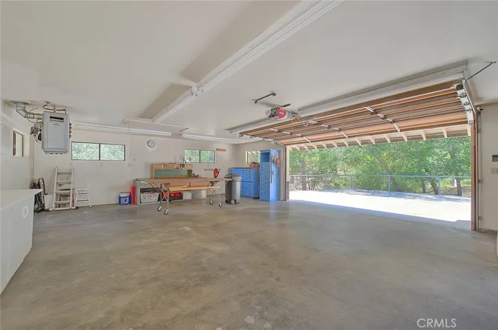 299 Nob Place, Crestline, California 92325