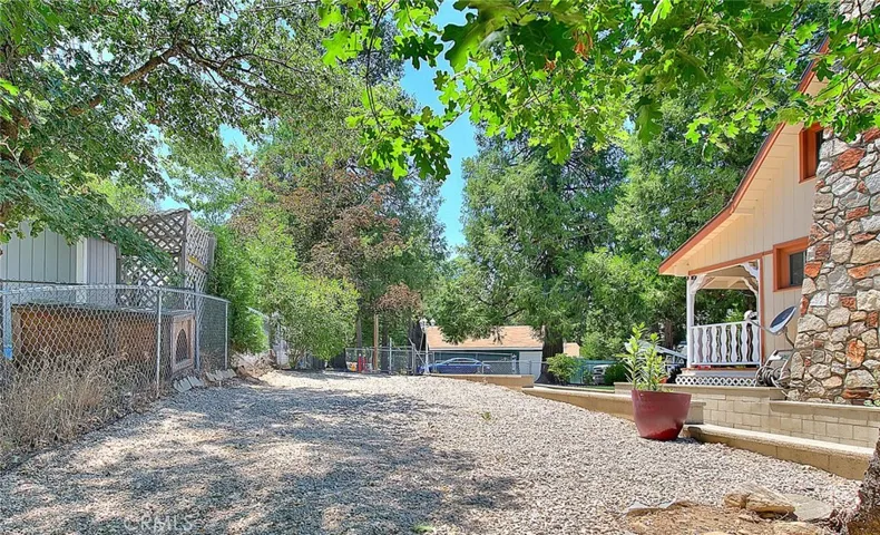 299 Nob Place, Crestline, California 92325