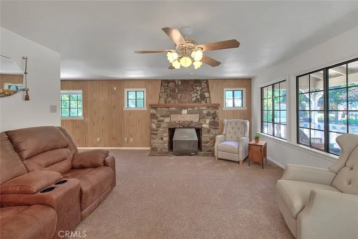 299 Nob Place, Crestline, California 92325