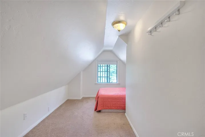 299 Nob Place, Crestline, California 92325