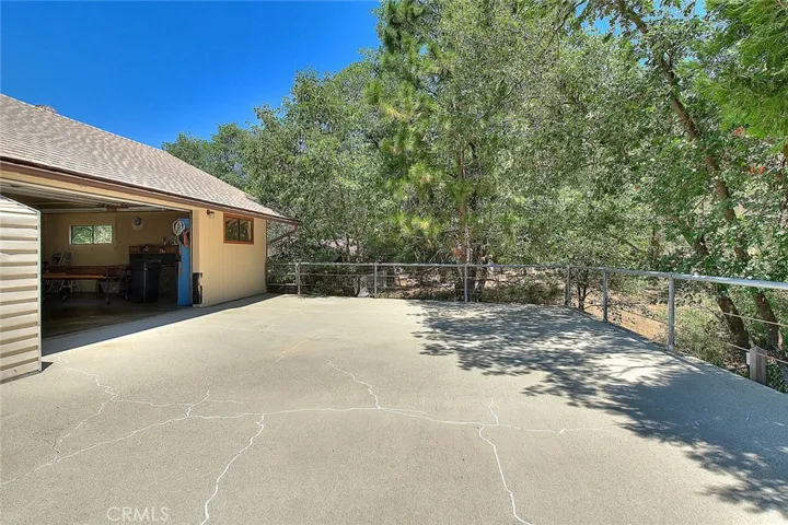 299 Nob Place, Crestline, California 92325
