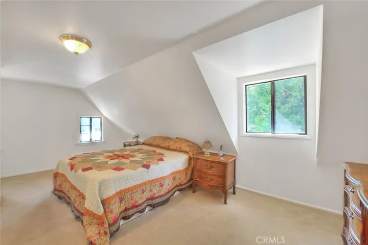 299 Nob Place, Crestline, California 92325