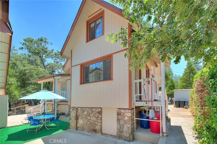 299 Nob Place, Crestline, California 92325
