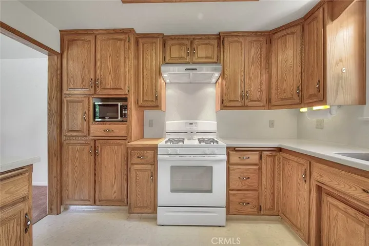 299 Nob Place, Crestline, California 92325