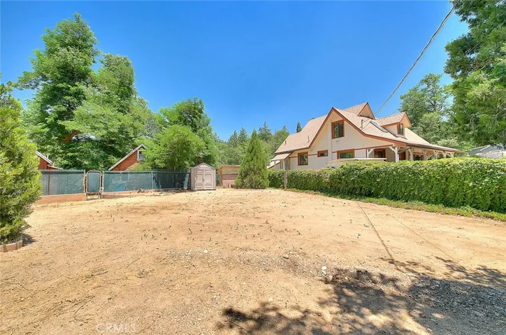 299 Nob Place, Crestline, California 92325