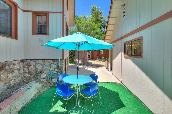299 Nob Place, Crestline, California 92325