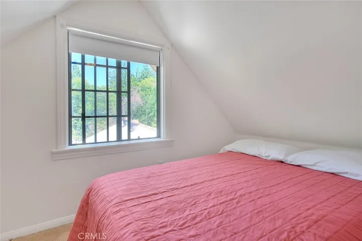 299 Nob Place, Crestline, California 92325