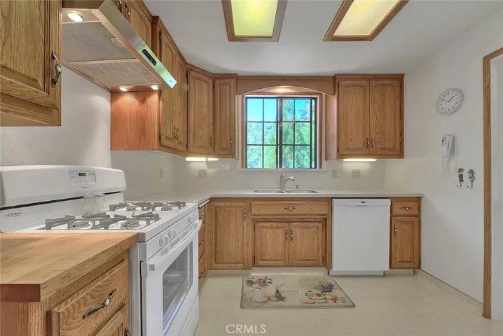 299 Nob Place, Crestline, California 92325