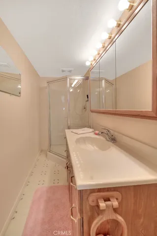 299 Nob Place, Crestline, California 92325
