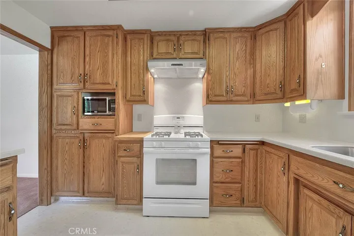 299 Nob Place, Crestline, California 92325