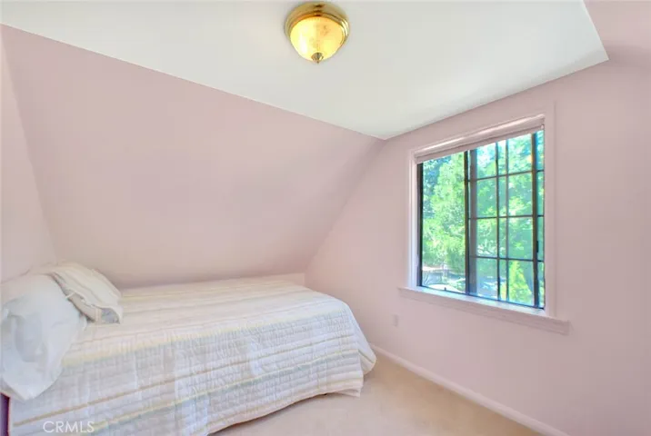 299 Nob Place, Crestline, California 92325
