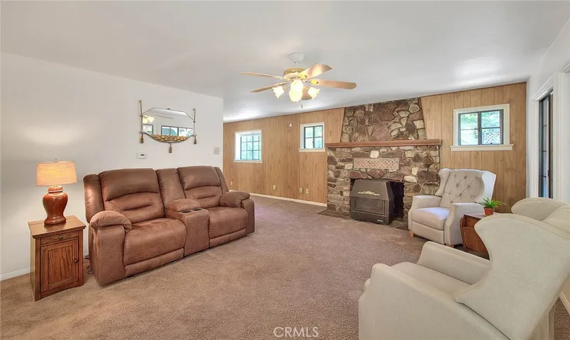 299 Nob Place, Crestline, California 92325
