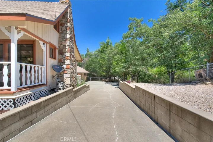 299 Nob Place, Crestline, California 92325