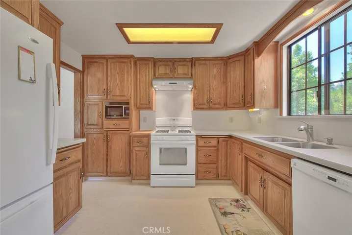 299 Nob Place, Crestline, California 92325