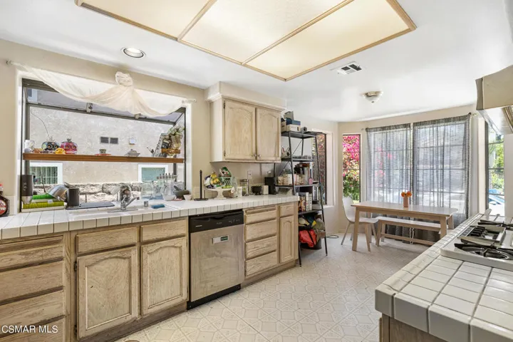 498 Pesaro - Kitchen & nook