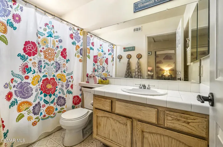 498 Pesaro - Hall Bath