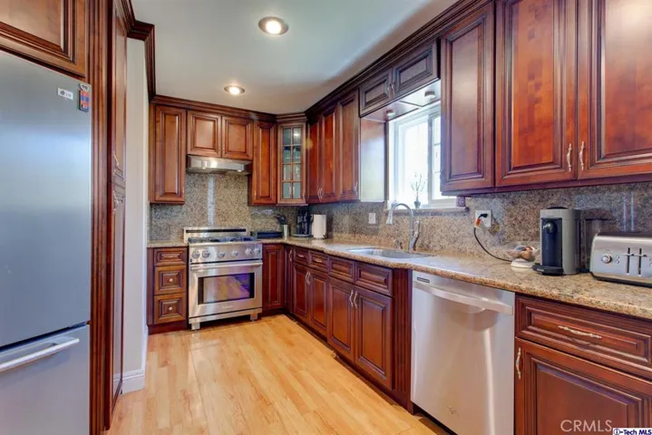 7034 Costello Avenue, Van Nuys, California 91405