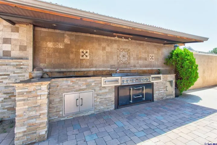 7034 Costello Avenue, Van Nuys, California 91405