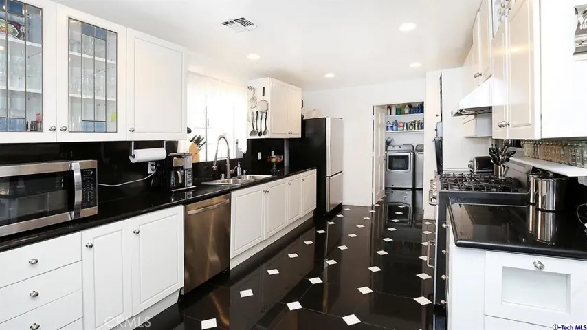 5403 Beckford Avenue, Tarzana, California 91356