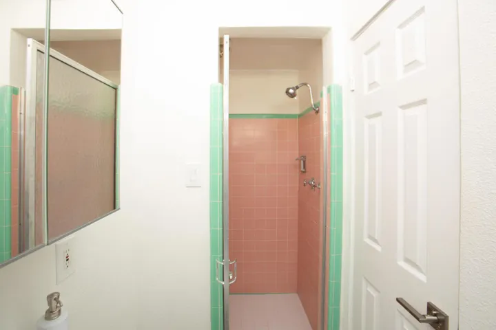 7585