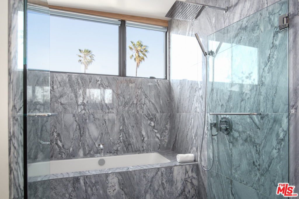 2412 Bryan Avenue, Los Angeles, California 90291 home-pic-11