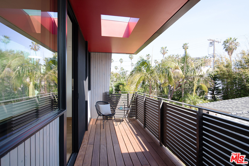 2412 Bryan Avenue, Los Angeles, California 90291 home-pic-7