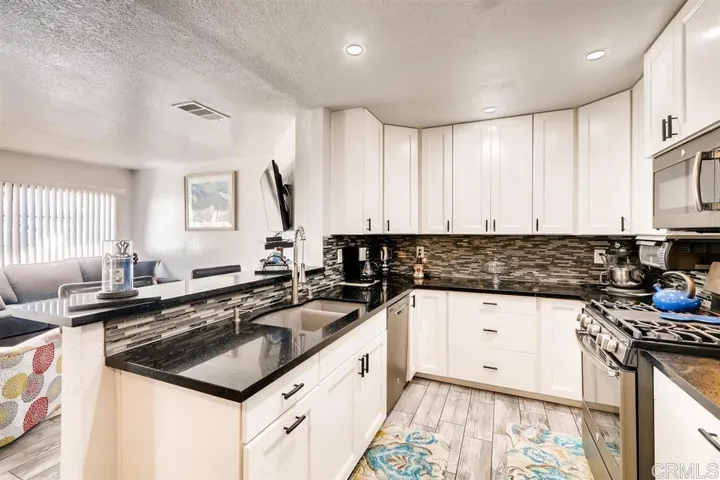 10110 Palm Glen 9, Santee, California 92071