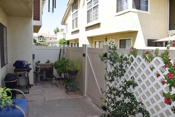 10110 Palm Glen 9, Santee, California 92071
