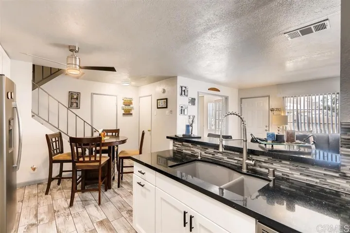 10110 Palm Glen 9, Santee, California 92071