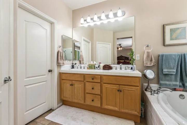 6622 Sitio Sago, Carlsbad, California 92011