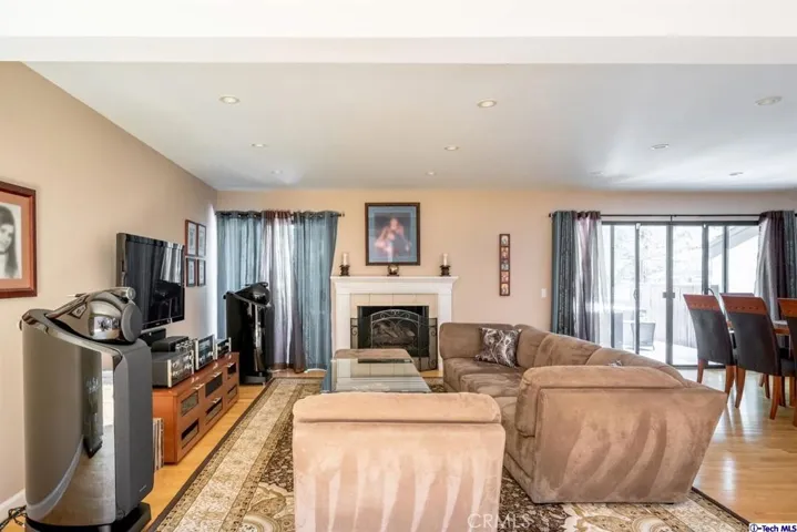 49 Glenflow Court, Glendale, California 91206