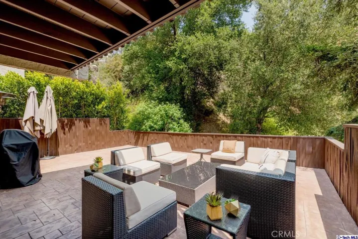 49 Glenflow Court, Glendale, California 91206