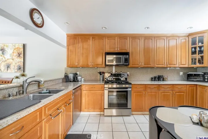 49 Glenflow Court, Glendale, California 91206