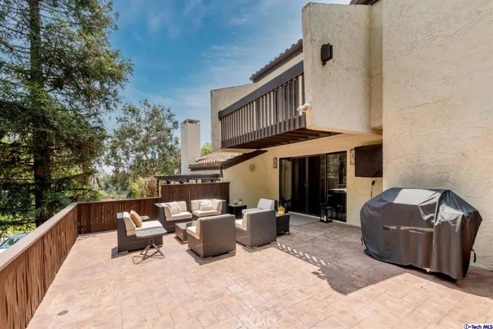 49 Glenflow Court, Glendale, California 91206