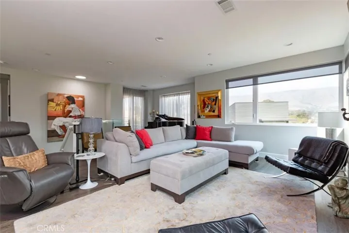Roomy gathering area