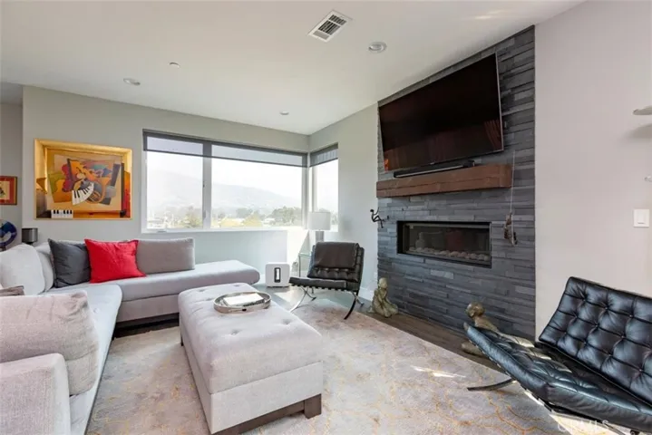 Roomy gathering area