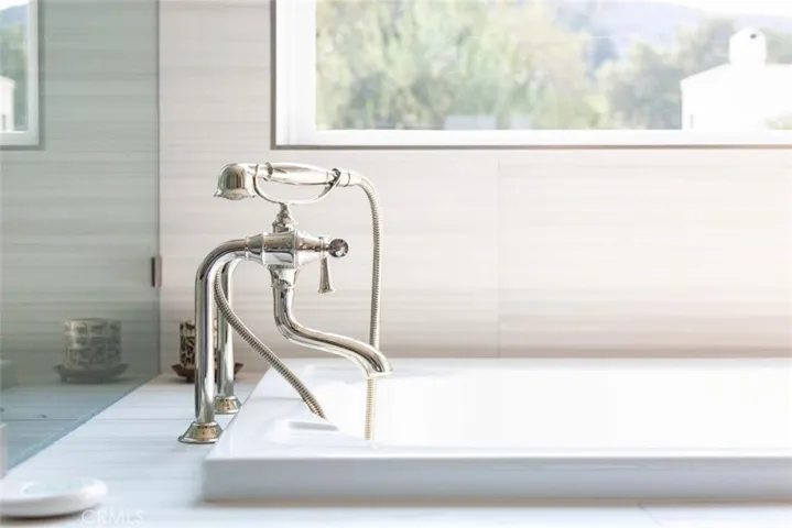 Soaking tub in master bath