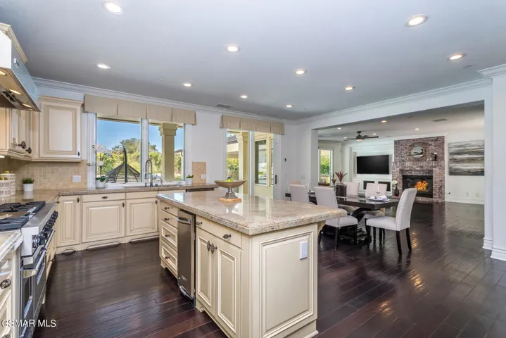 KITCHEN-FAMILY ROOM