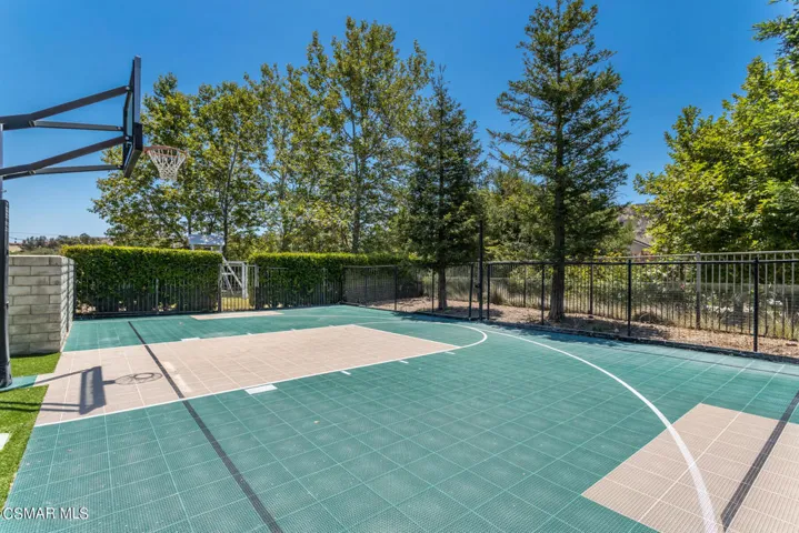 BASKETBALL COURT