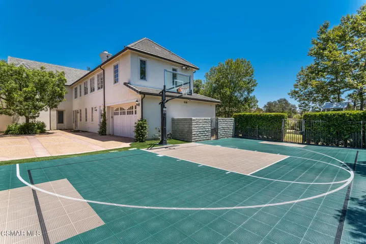 BASKETBALL COURT