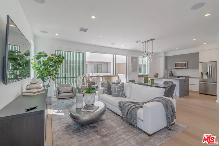 1228 1/2 N Sycamore Avenue, Los Angeles, California 90038