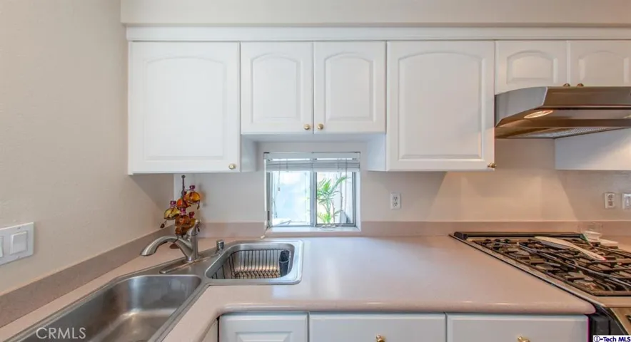 701 E Harvard Street 13, Glendale, California 91205