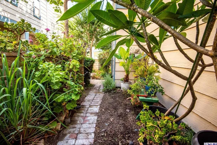 701 E Harvard Street 13, Glendale, California 91205