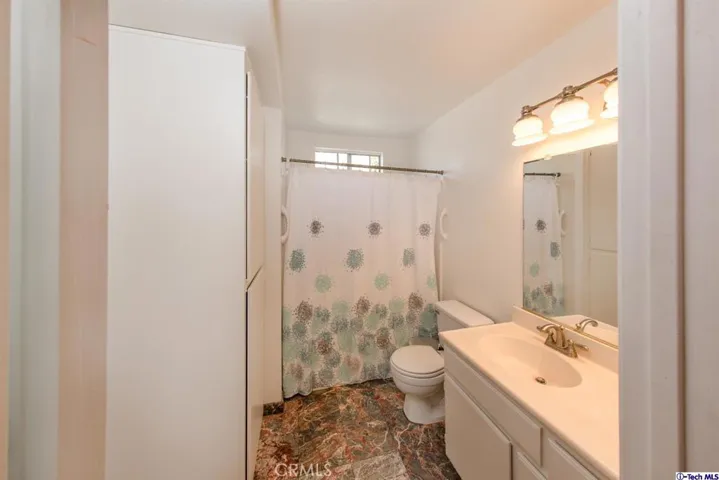 701 E Harvard Street 13, Glendale, California 91205