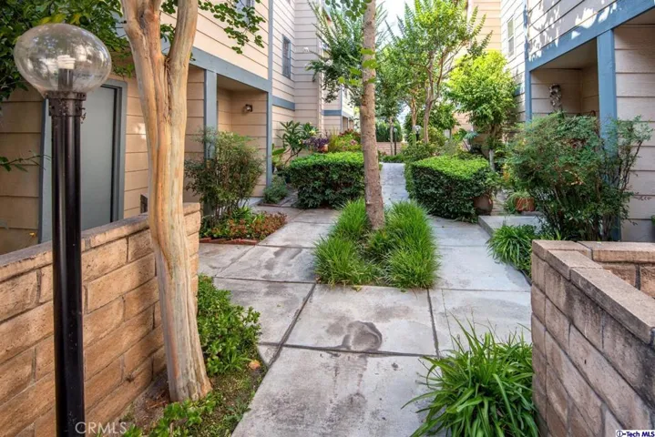 701 E Harvard Street 13, Glendale, California 91205